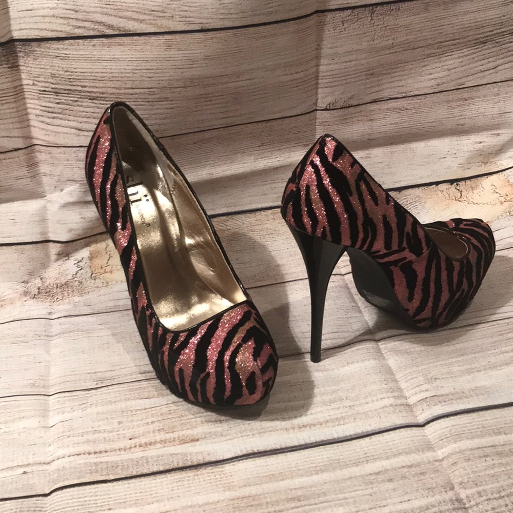 Shi by journeys heels